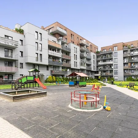 Apartament Z Bezplatnym Parkingiem I Bezplatnym Wifi アパート